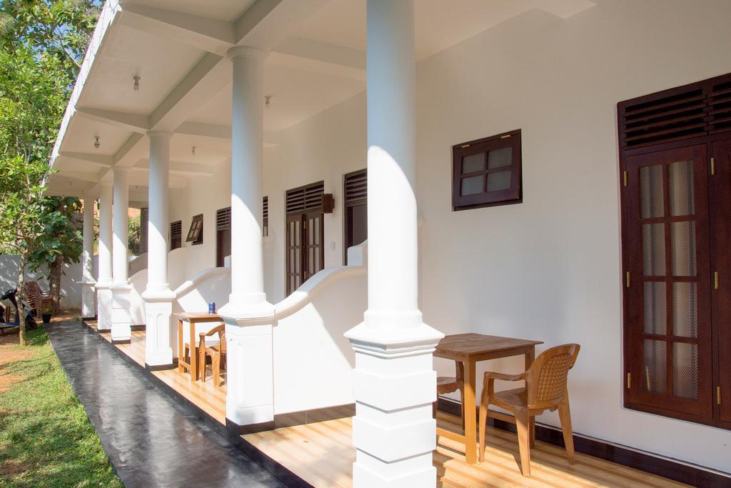 Garden Inn Мірісса Екстер'єр фото